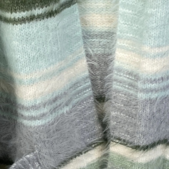 American Eagle Woah So Cozy Sweater Women’s L EUC Fuzzy Oversized Thick Soft - Picture 5 of 16